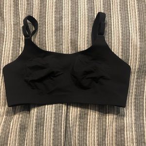 Lululemon “booby bracer”